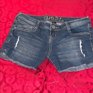 Low-rise rue21 shorts